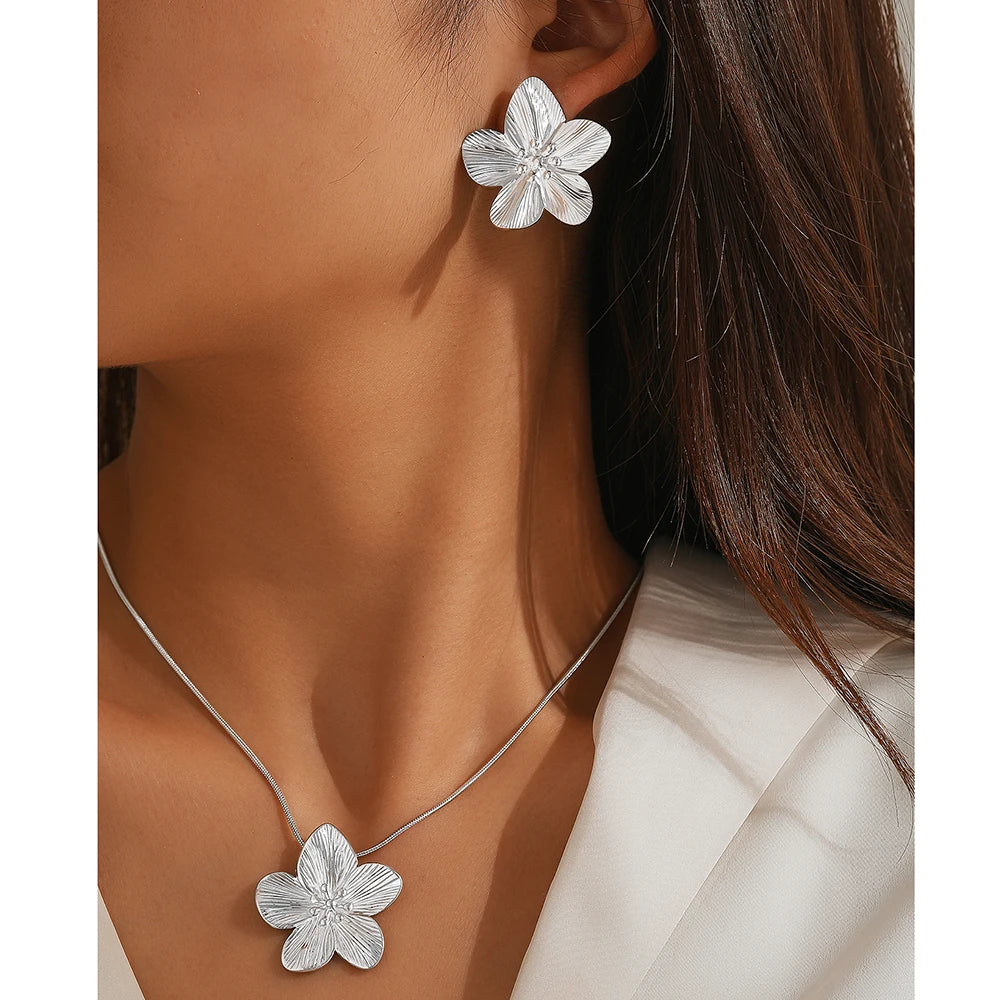 French Vintage Flower Necklace Earrings Jewelry Set
