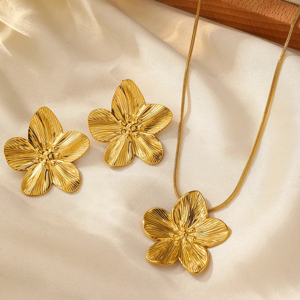 French Vintage Flower Necklace Earrings Jewelry Set