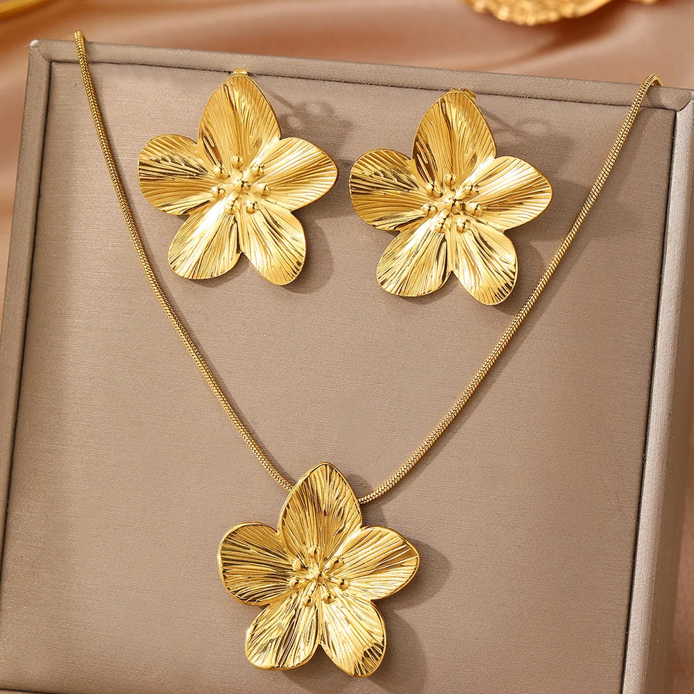 French Vintage Flower Necklace Earrings Jewelry Set
