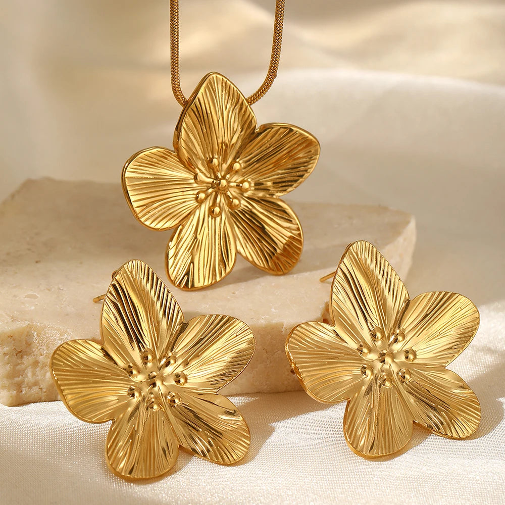 French Vintage Flower Necklace Earrings Jewelry Set