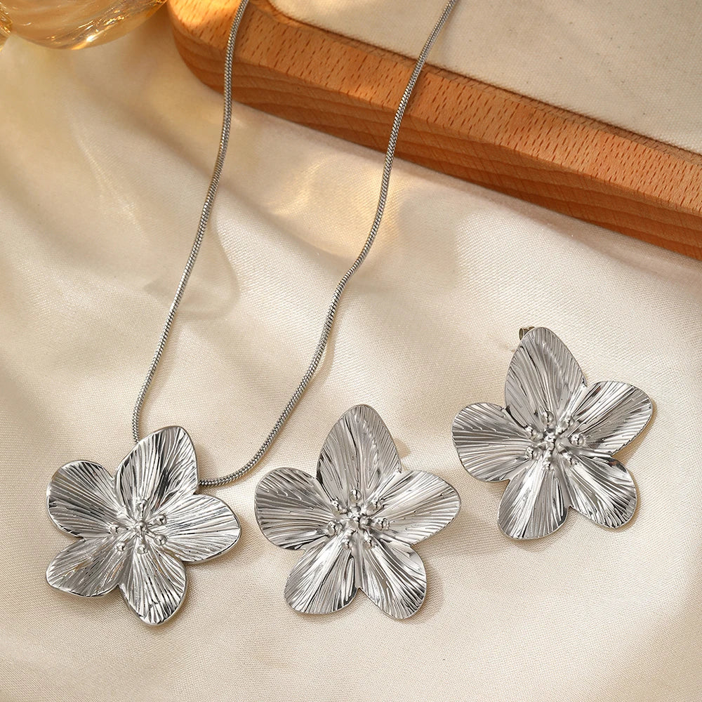 French Vintage Flower Necklace Earrings Jewelry Set
