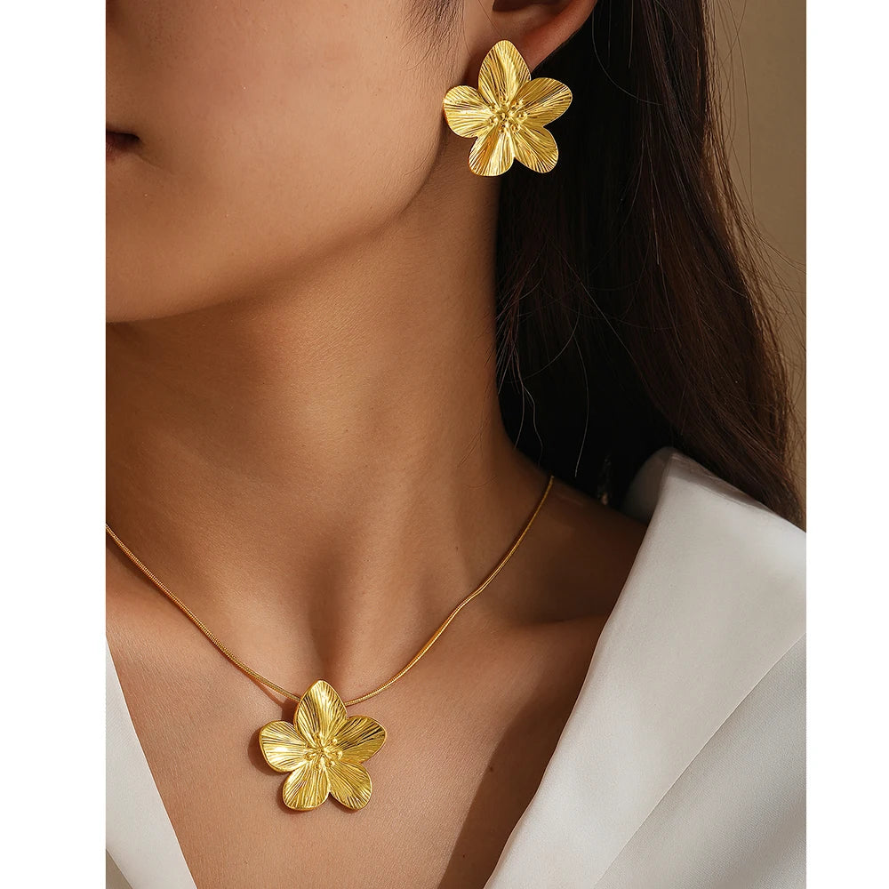 French Vintage Flower Necklace Earrings Jewelry Set