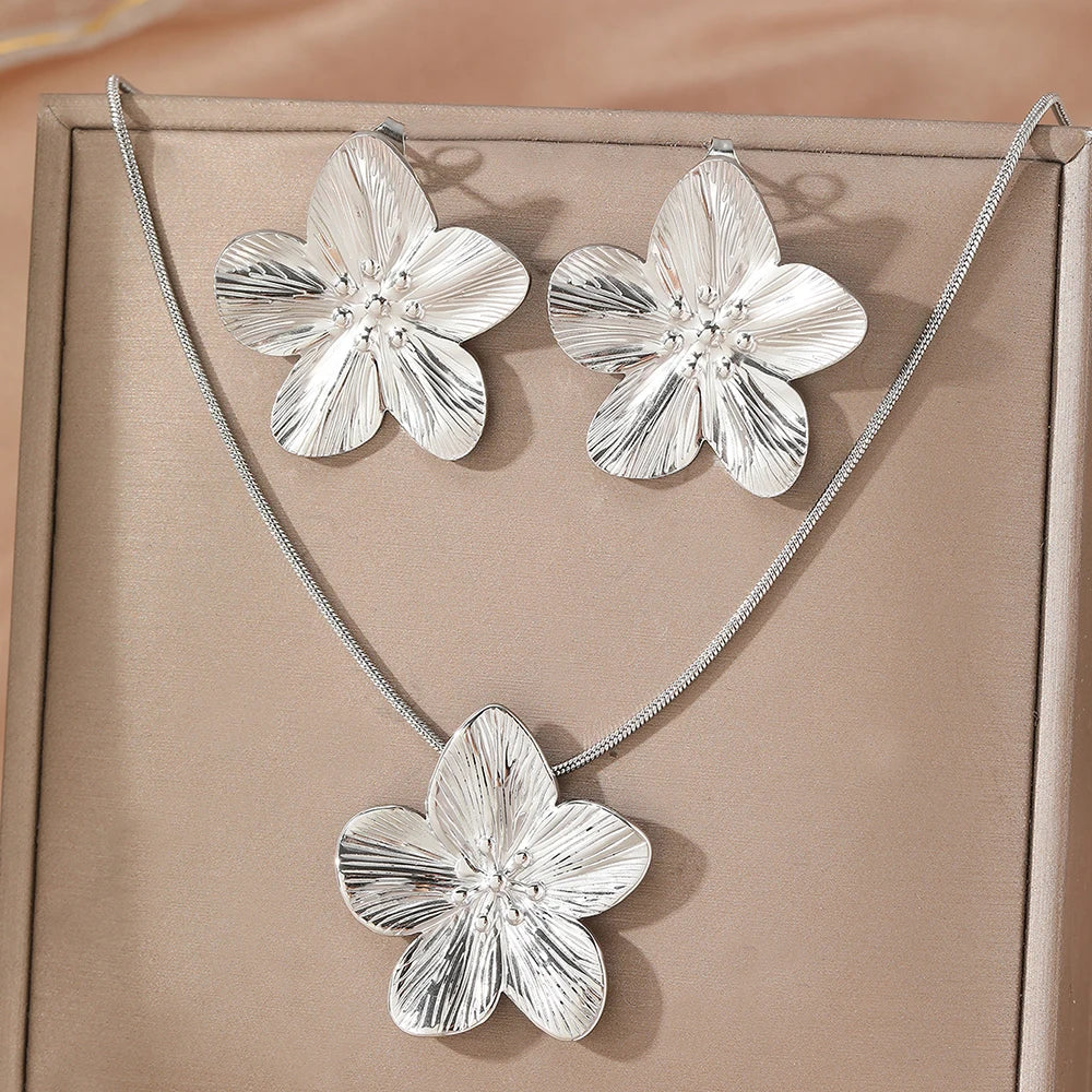 French Vintage Flower Necklace Earrings Jewelry Set