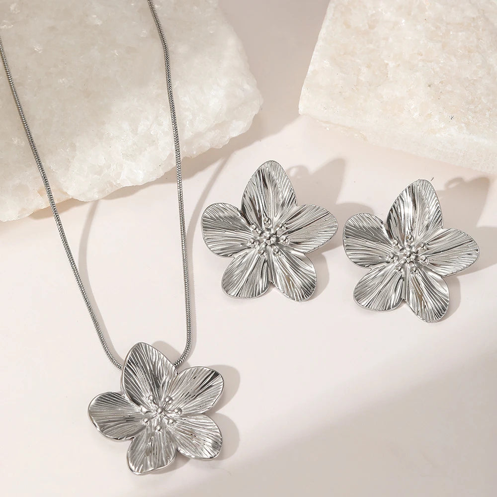 French Vintage Flower Necklace Earrings Jewelry Set